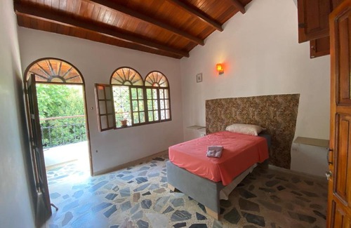 Comuna 4 Bed & Breakfast | Casa francesa