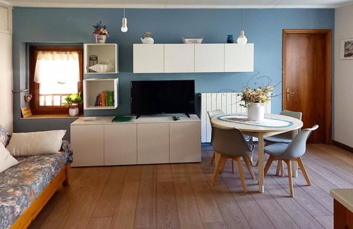 Adrara San Martino Apartment | Casa Gabriella apartment between mountains and lakes