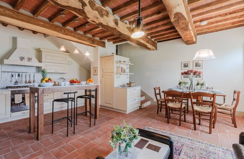 Capannori Apartment | Casa Gennaro a 3 bedrooms farmhouse apartment with pool in Lucca