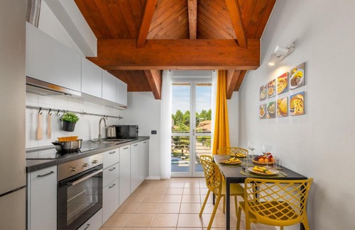 Bregnano Apartment | Casa Gialla 7a, New Apartment Milano&Como