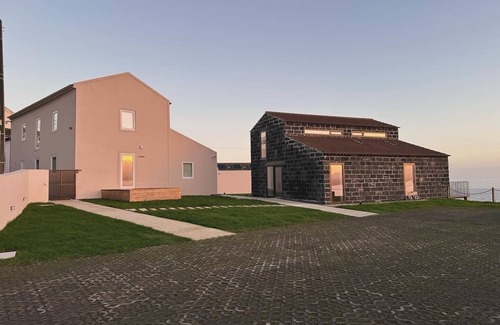 Santo Antonio Cottage | Casa Guiomar, a Tranquilidade com a Vista de uma Piscina Inspiradora