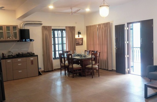 Arpora Villa | Casa Hibiscus 2bhk with Pvt. Garden & Pet-Friendly!