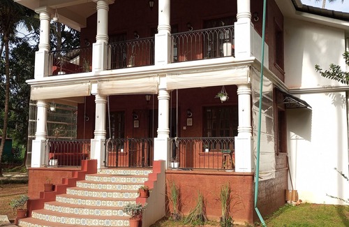 Arpora Villa | Casa Hibiscus 2bhk with Pvt. Garden & Pet-Friendly!