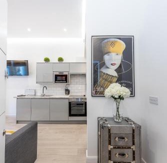 Chelsea Riverside Apartment | Casa Italia near Kings Road in Chelsea with Wifi & Washing Machine