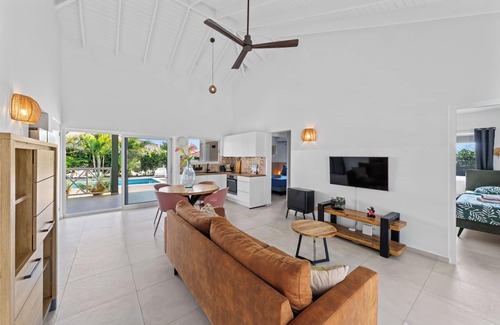 Fontein Villa | Casa JuNo Curacao, a modern villa with private pool in a secured park.