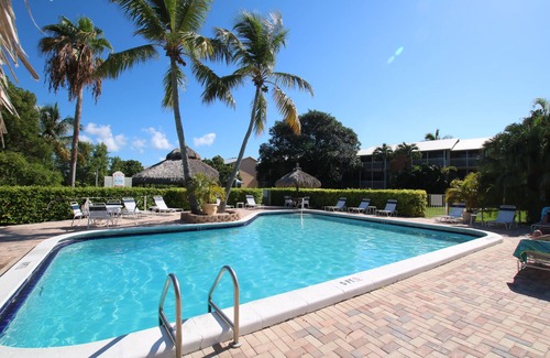 Key Largo House | CASA LARGO Key Largo Vacation Rental! Free Golf Cart, Kayaks, Pool,Beach,2 Kings