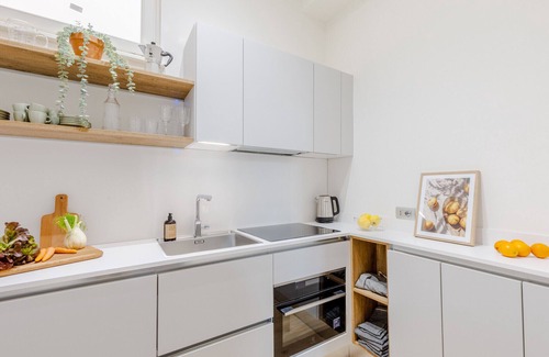Lucca Historical Center Apartment | Casa Lazzaro Contemporary Ground Floor Apartment inside the walls of Lucca