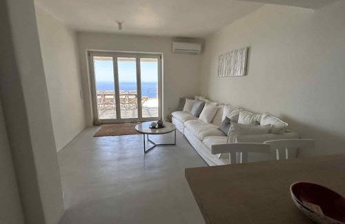 Exomvourgo House | Casa Levante