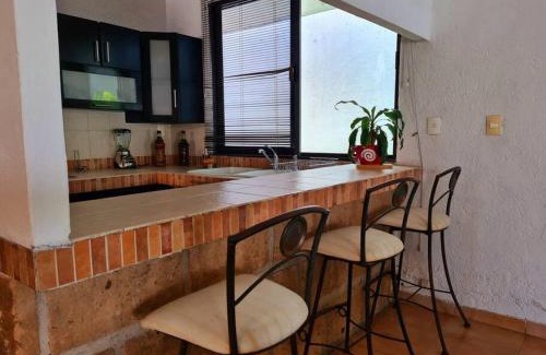 Tres de Mayo House | CASA LEYNA totalmente independiente, de un piso