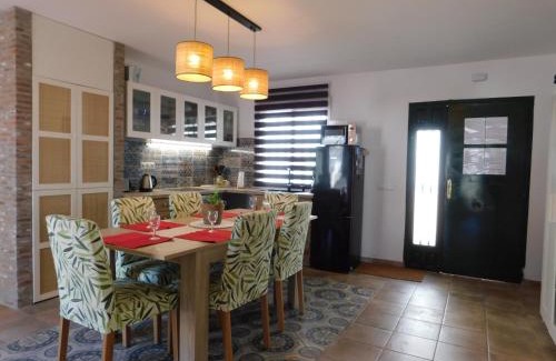 Almachar House | Casa Linda