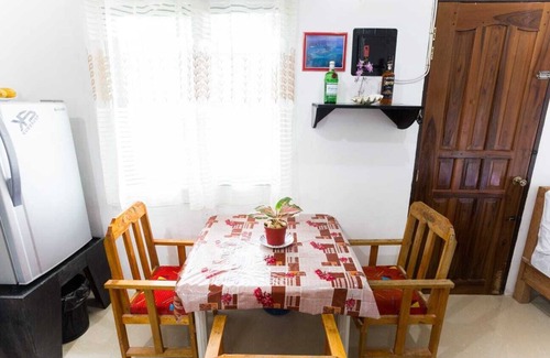 Catangnan House | Casa Luna Deluxe Cottage, General luna, minutes from Cloud 9, Restaurants, ect.