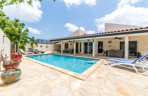 Oranjestad-West Villa | Casa Luna Entire Home
