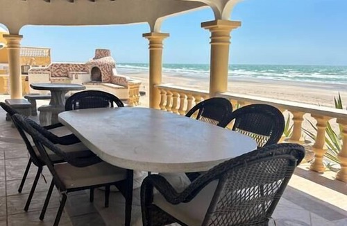 La Deportiva House | Casa Luna Llena Beachfront home in Playa Encanto