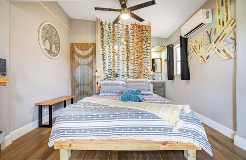 Conway House | CASA LUNA w/Lake view + 10min to dwtn + 2 guests!