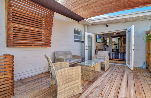 Conway House | Casa Luna w/Peaceful Lake view + 10min to dwtn!