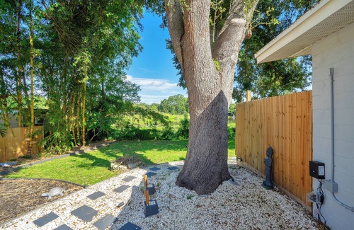 Conway House | Casa Luna w/Peaceful Lake view + 10min to dwtn!