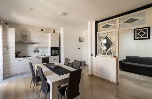 Municipio 3 Apartment | Casa Lungomare IX Maggio by Wonderful Italy