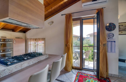 Cadrezzate Apartment | Casa Maddalena Private Beach, Cadrezzate con Osmate, Italy