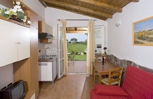 Grosseto House | Casa Marieva E: A welcoming apartment surrounded by the greenery.
