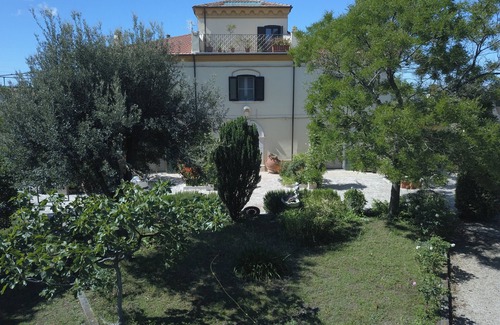 San Martino in Pensilis House | Casa Marina, into 18th century masseria surrounded by olive groves