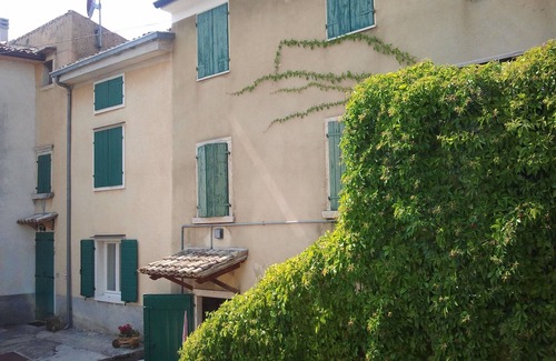 Caprino Veronese House | Casa Martini, nestled in the green hills of Lake Garda