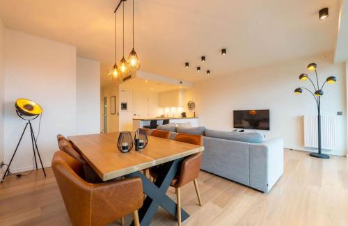 Stationsbuurt Noord Apartment | Casa Matti - Modern Apartment with Canal View and Terrace