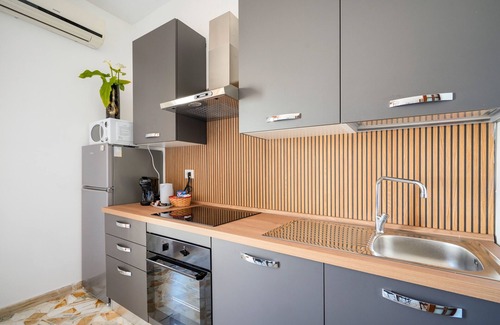 Municipio 5 Apartment | 'Casa Merlino - Double Room' with Balcony, Wi-Fi and Air Conditioning