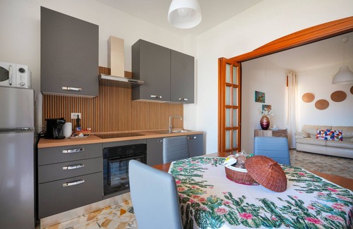 Municipio 5 Apartment | 'Casa Merlino - Double Room' with Balcony, Wi-Fi and Air Conditioning