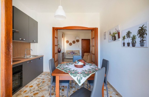 Municipio 5 Apartment | 'Casa Merlino - Double Room' with Balcony, Wi-Fi and Air Conditioning