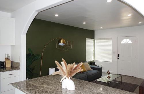 Mid City Hotel | Casa Mid City - Centrally Located 1BR Getaway with Private Yard