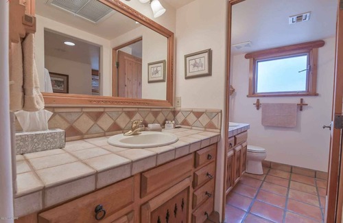 Tanque Verde House | Casa Milagrosa A private one bedroom casita with views overlooking Tucson