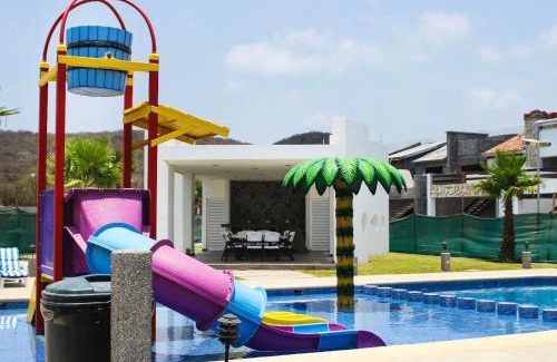 Cerritos House | Casa Moderna Frente Alberca 3 min de la Playa Azul Pacifico