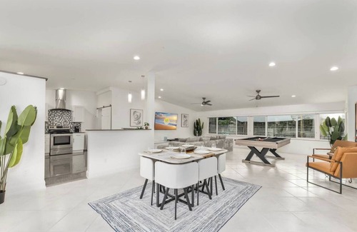 Ives Estates Apartment | Casa Moderna 3 Bed 2 Bath w/Private Patio and BBQ