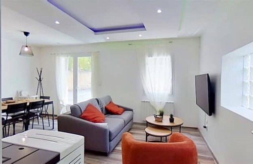 Jouques Apartment | CASA Muriel Pool BBQ Petanque Luxurious Duplex