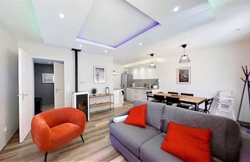 Jouques Apartment | CASA Muriel Pool BBQ Petanque Luxurious Duplex