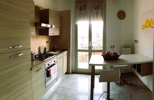 Historic Center Apartment | Casa nel Paradiso, apartment with balcony-historic center/Pratello
