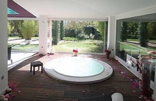 San Cipriano Picentino House | Casa Nocciola B, fully refundable with voucher*: A graceful two-story apartment surrounded by the greenery.