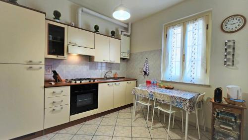 Casteggio Apartment | CASA OLTREPO comodo centrale ma silenzioso parcheggio interno
