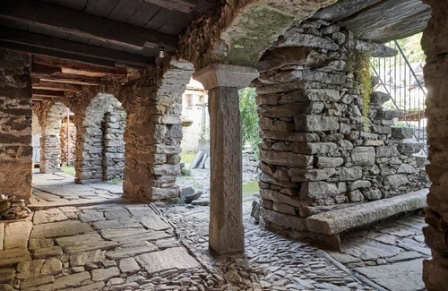 Aurigeno House | Casa Portico - Foundation Holidays in a listed building