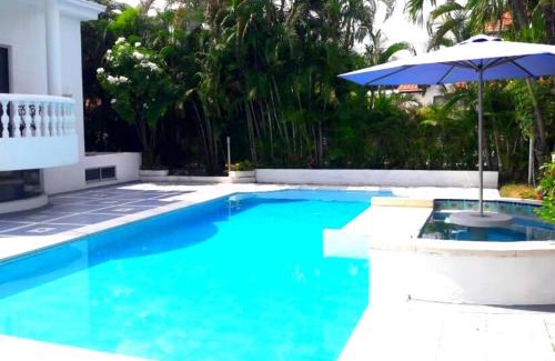 Girardot House | Casa Quinta con Piscina Privada en Condominio Campestre el Peñon