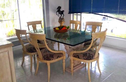 Girardot House | Casa Quinta con Piscina Privada en Condominio Campestre el Peñon