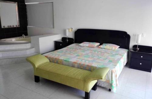 Girardot House | Casa Quinta Piscina Privada en el Condominio Campestre el Peñon Girardot