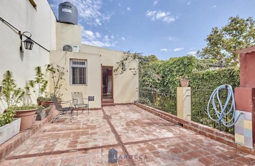 Comuna 15 House | Casa Roja. Oasis Urbano