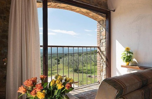 Monterotondo Marittimo House | Casa Ruta B: A characteristic and welcoming apartment surrounded by the greenery, with Free WI-FI.