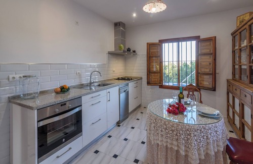 Alhaurin de la Torre Villa | Casa Rural Andaluza, Rodeada de Vegetación, Piscina. Ideal Vacaciones en Familia