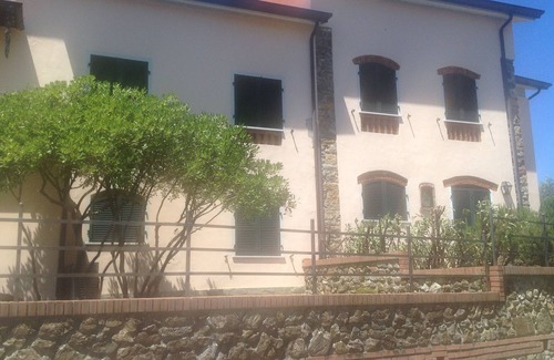 Castelnuovo Magra Apartment | Casa Sarticola-appartamento Soppalco