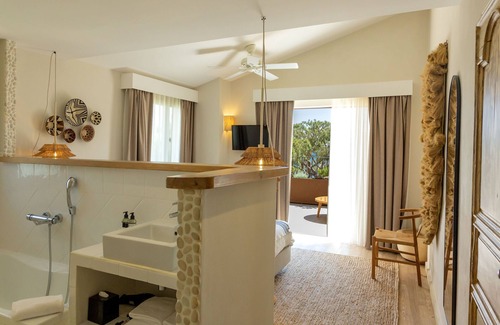 Porto-Vecchio Hotel | Casa Santini x Roc Seven