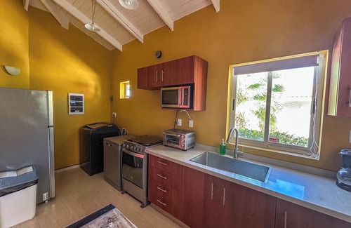 Piscadera House | Casa Serena: Comfortable stay in Piscadera - close to beach and city