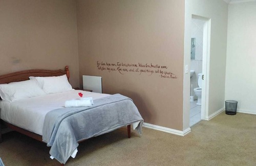 Somerset West House | Casa Serena Villa Guest House