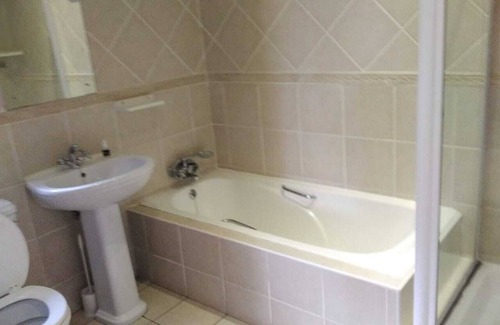 Somerset West House | Casa Serena Villa Guest House